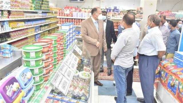 محافظ أسيوط يتفقد فرع الشركة المصرية لتجارة الجملة للاطمئنان على توافر السلع