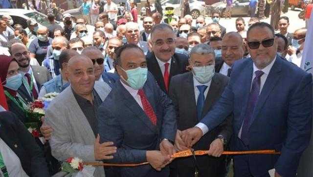 محافظ المنيا يفتتح فرع البنك الأهلي بمجمع المصالح بمركز ملوي