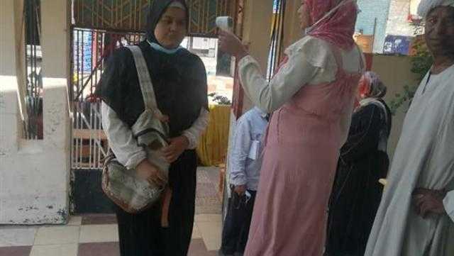 اسعاف طالبة في الثانوية العامة بادفو عقب اصابتها بهبوط في الدورة الدموية