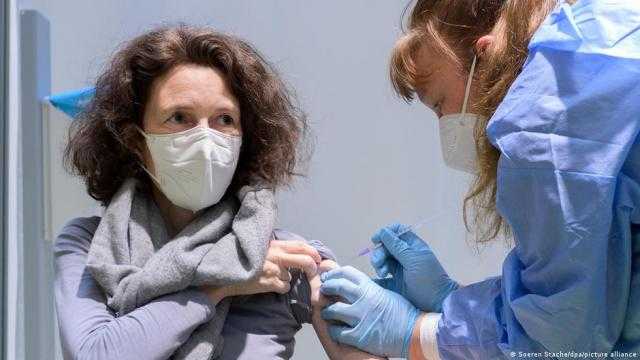 روبرت كوخ: 43% من السكان في ألمانيا تلقوا تطعيما كاملا ضد كورونا حتى الآن