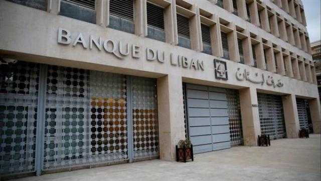 لبنان: محلات تغلق أبوابها بعد تراجع سعر الليرة أمام الدولار وإغلاق الطرق