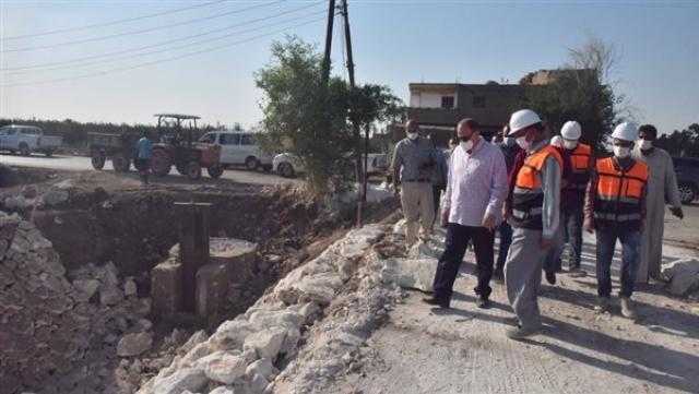 محافظ أسيوط يتفقد أعمال انشاء مشروعات «حياة كريمة» بقرى مركز صدفا