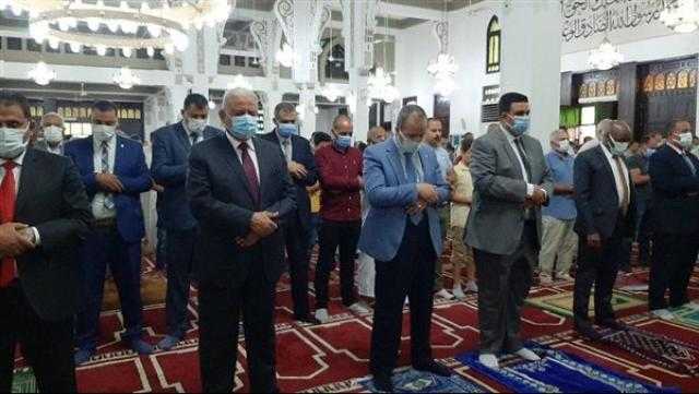 المحافظون يؤدون صلاة عيد الأضحى