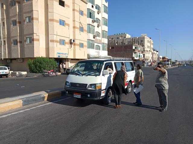 رئيس مدينة سفاجا تكلف بتكثيف متابعة التزام السائقين بتعريفة المواصلات العامة