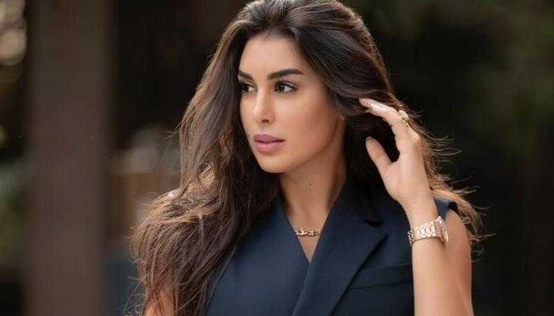 بالأحمر الناري.. ياسمين صبري بإطلالة أنثوية ناعمة