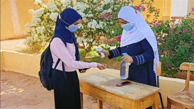 استئناف امتحانات الثانوية العامة وطلاب الشعبة العلمية يؤدون امتحان الفيزياء في الوادي الجديد