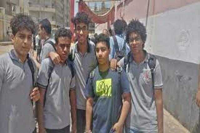 تباين آراء طلاب الثانوية العامة في امتحان الفيزياء بالسويس