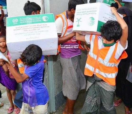 مركز الملك سلمان للإغاثة وزع سلال غذائية للاجئين الروهينجا في بنجلاديش