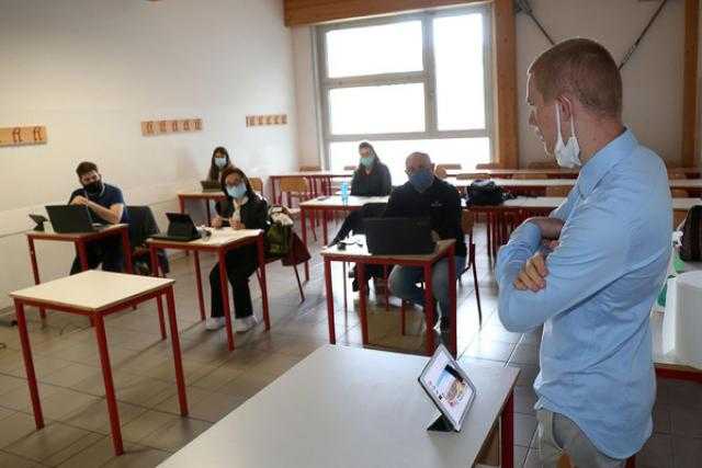 تقارير: إيطاليا تدرس إلزام المدرسين بالحصول على التطعيم ضد فيروس كورونا