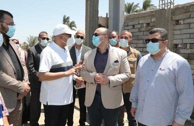 محافظ بني سويف يتفقد مشروعات حياة كريمة بـ 46 قرية بتكلفة 180 مليون جنيه.. صور