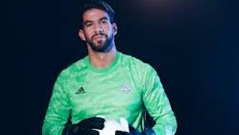 بيراميدز يعلن تمديد عقد شريف إكرامي