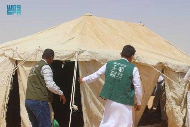 مركز الملك سلمان للإغاثة يوزع مساعدات إيوائية عاجلة للنازحين والمتضررين من كارثة السيول بحضرموت