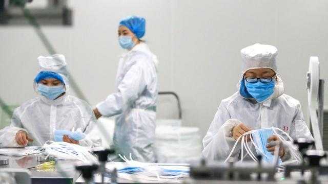 فرنسا: تلقيح 50% من المواطنين ضد ”كورونا” بشكل كامل