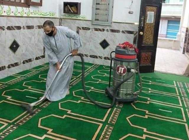 حملات لنظافة الحدائق العامة وتطهير وتعقيم مسجد العارف بالله الدسوقي.. صور