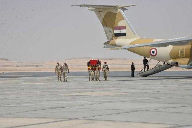 محافظ أسيوط ورئيس أركان المنطقة الجنوبية العسكرية يتقدمان  الجنازة العسكرية للشهيد ”شريف عيد”