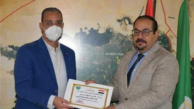 محافظ الفيوم يُكرم اللجنة المركزية لمكافحة كورونا والعلاج الحر