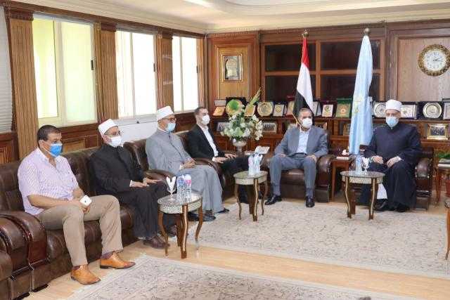 محافظ كفر الشيخ يناقش عددا من الموضوعات الخاصة بالمعاهد الأزهرية