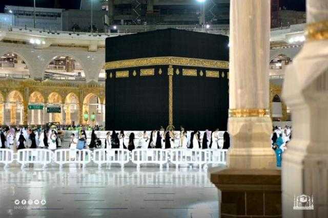 توافد المعتمرين على المسجد الحرام من داخل المملكة وسط إجراءات احترازية