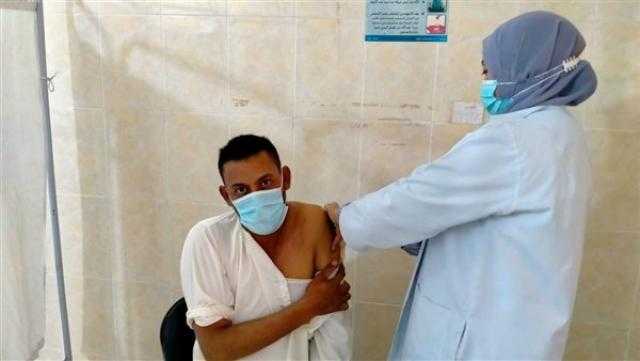 صحة سوهاج: بدء تطعيم المسافرين اليوم من خلال 5 مكاتب بالمحافظة.. صور