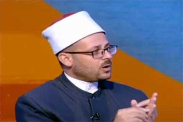 أسامة فخري يوضح أسباب هجرة الرسول إلى المدينة المنورة.. فيديو