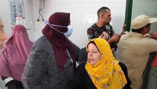 وكيل «صحة كفر الشيخ» تطمئن على انتظام تطعيم المسافرين بلقاح كورونا