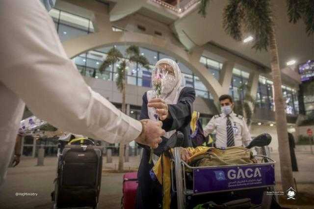 السعودية تعلن وصول طلائع المعتمرين القادمين من الخارج