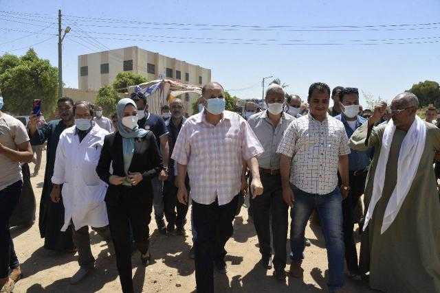 محافظ أسيوط يشهد انطلاق القافلة الطبية الشاملة بقرية النواورة بمركز البداري.. صور