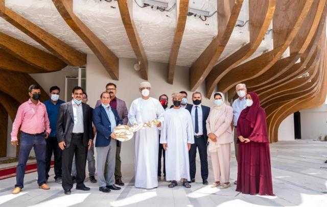 سلطنة عُمان تتسلم جناحها في ”إكسبو 2020 دبي” رسمياً .. والتصميم العالمي مستوحى من شجرة ”اللُبان”
