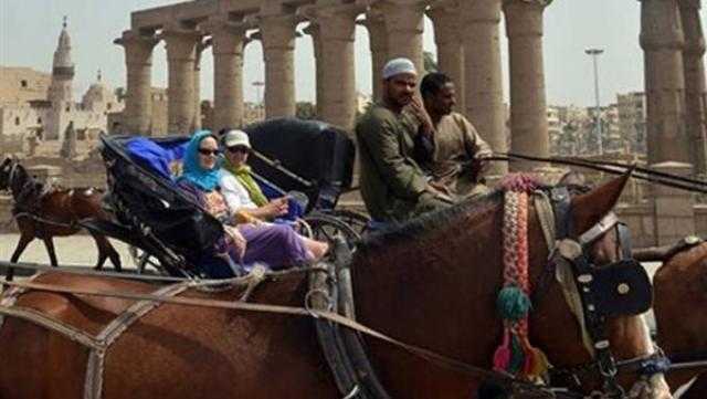 رئيس مدينة الأقصر يبحث الاستعدادات لاستقبال الموسم السياحي الجديد