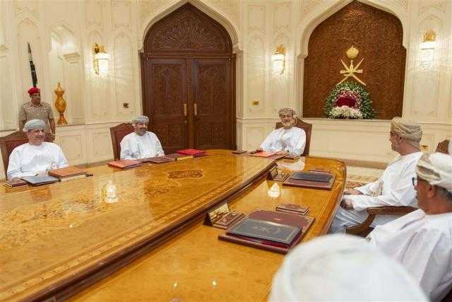 سلطان عُمان يتابع تطورات جائحة كورونا.. ويؤكد: انخفاض كبير في أعداد الإصابات