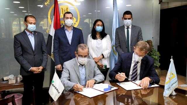 توقيع بروتوكول تعاون بين محافظة كفر الشيخ ولافارج مصر