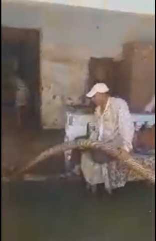 منازل قرية ششت الأنعام تغرق فى مياه الصرف.. والأهالي يناشدون محافظ البحيرة