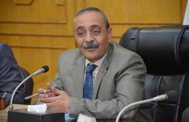 محافظ الإسماعيلية يطالب بمشاركة المحافظات هيئة الطرق في تنفيذ المشروعات