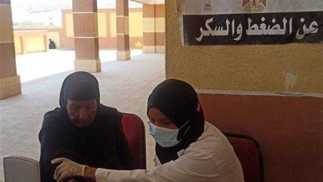 توقيع الكشف المجاني على 2888 مواطنا خلال القوافل الطبية في كوم أمبو ودراو