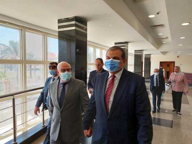 وزير القوى العاملة ومحافظ بورسعيد يوزعان عقود عمل لـ 75 من ذوى الهمم