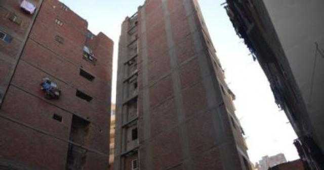 برج 9 طوابق يميل على عمارة مجاورة في مدينة المنصورة
