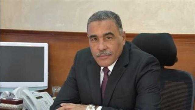 محافظ مطروح يتفقد مسار تجمعات مياه الأمطار بمنطقة وادى الرمل