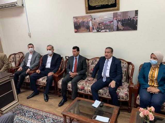 محافظ كفرالشيخ يتابع خروج 4 مصابين من غرف العمليات .. داعياً الله أن يكمل شفائهم