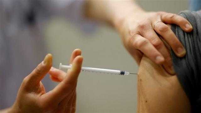 اليونان توصي بإعطاء جرعة ثالثة معززة من لقاح كورونا لكبار السن