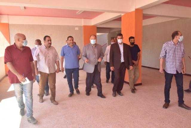 محافظ أسيوط يتفقد مدرسة الثانوية الصناعية بساحل سليم 