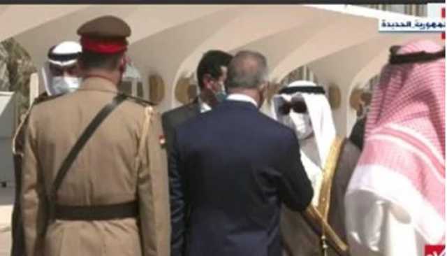 رئيس الوزراء العراقي يستقبل نظيره الكويتي بمطار بغداد
