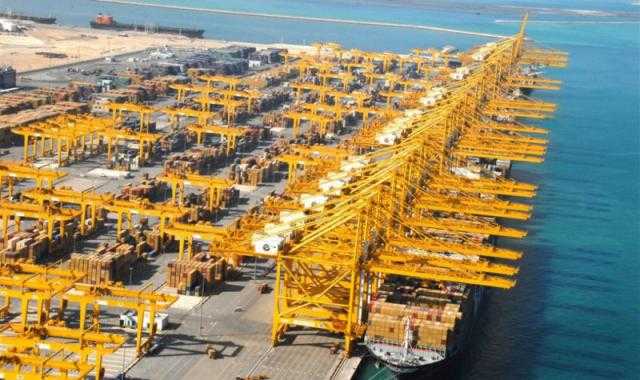 سلطنة عمان تعزز خدمات تزويد السفن بالوقود لمنافسة ميناء جبل علي الإماراتي