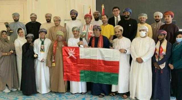 سفير عُمان بالقاهرة يحتفي بوفد ”مسرح مزون” بعد فوزه في مهرجان دولي بالإسكندرية