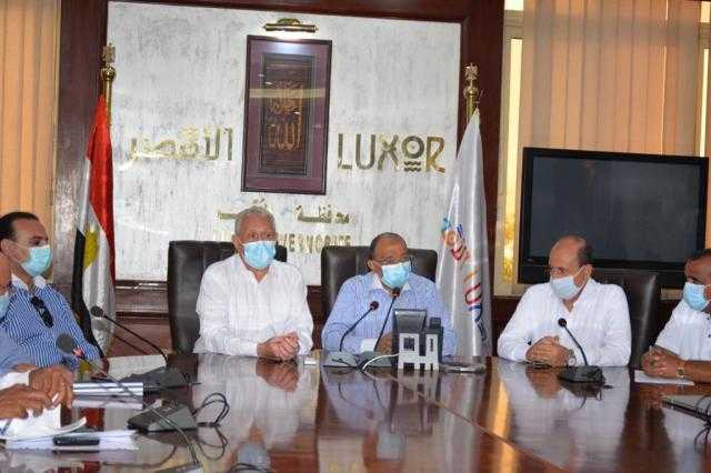 وزير التنمية المحلية يتابع معدلات تنفيذ مشروعات تطوير الريف المصري بالأقصر.. صور