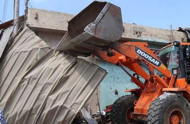 حملات مكثفة لإزالة إشغالات سوق السمك وشوارع مصيف بلطيم