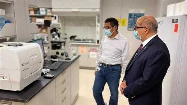 للمشاركة في إجراء 8 عمليات جراحية.. تفاصيل زيارة رئيس جامعة أسيوط إلى أمريكا