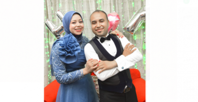 الزميل مصطفى الميري مع خطيبته 