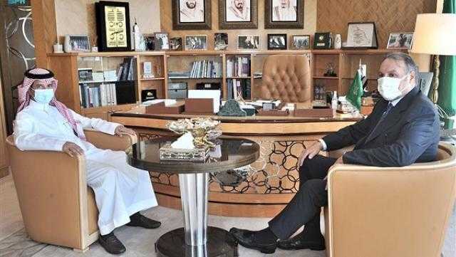 سفير السعودية بالقاهرة يستقبل نائب وزير الموارد البشرية