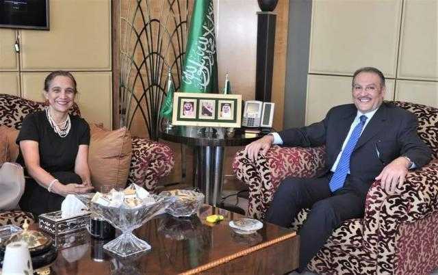سفير السعودية بالقاهرة يستقبل سفيرة كولومبيا غير المقيمة لدى المملكة