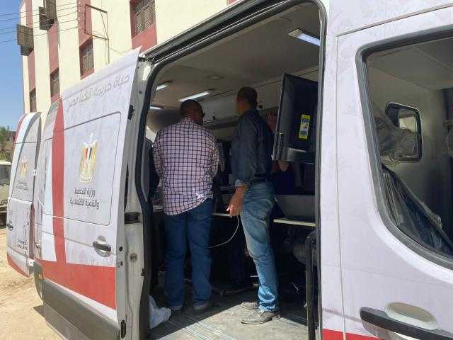 محافظ أسيوط: سيارة المركز التكنولوجي المتنقل تواصل تقديم خدماتها الحكومية للمواطنين بالقرى والنجوع  